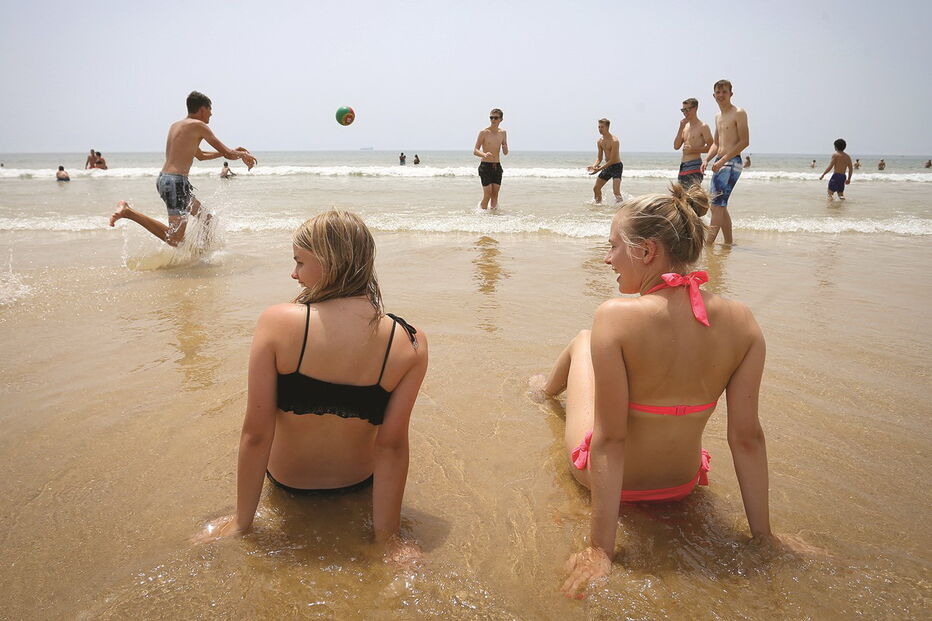 Calor leva portugueses à praia