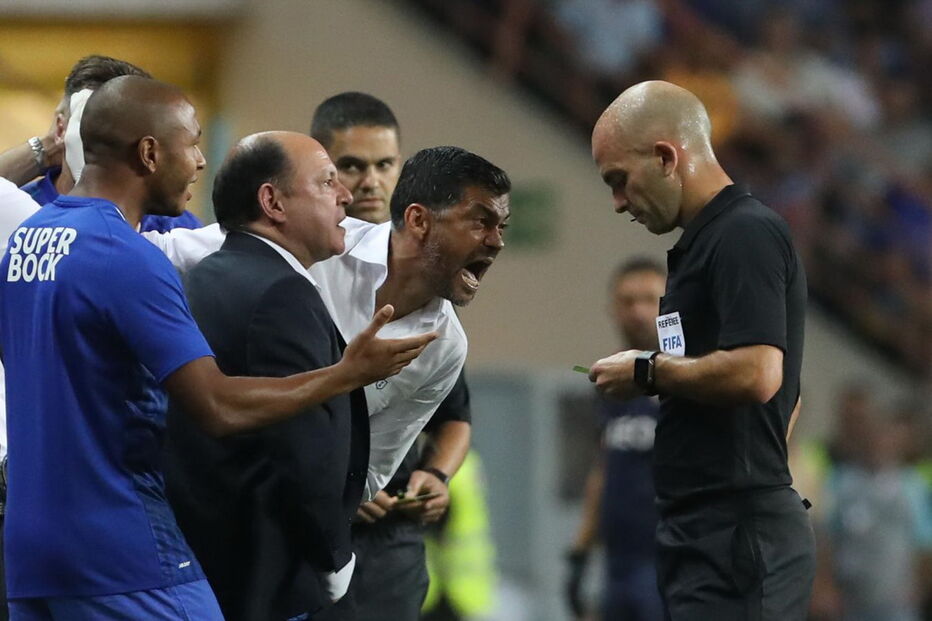 Sérgio Conceição exaltado na Supertaça