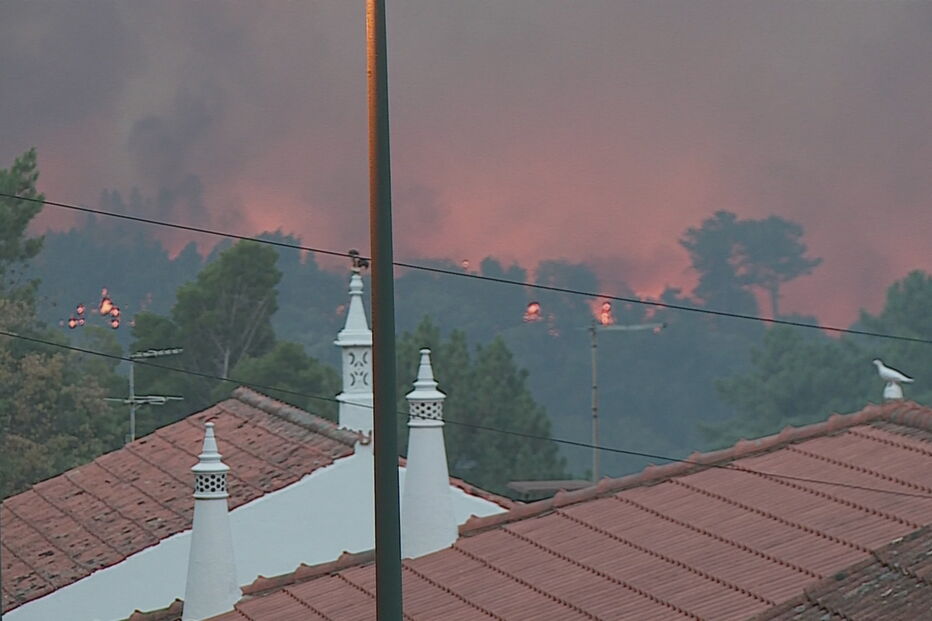 Fogo já está na vila 