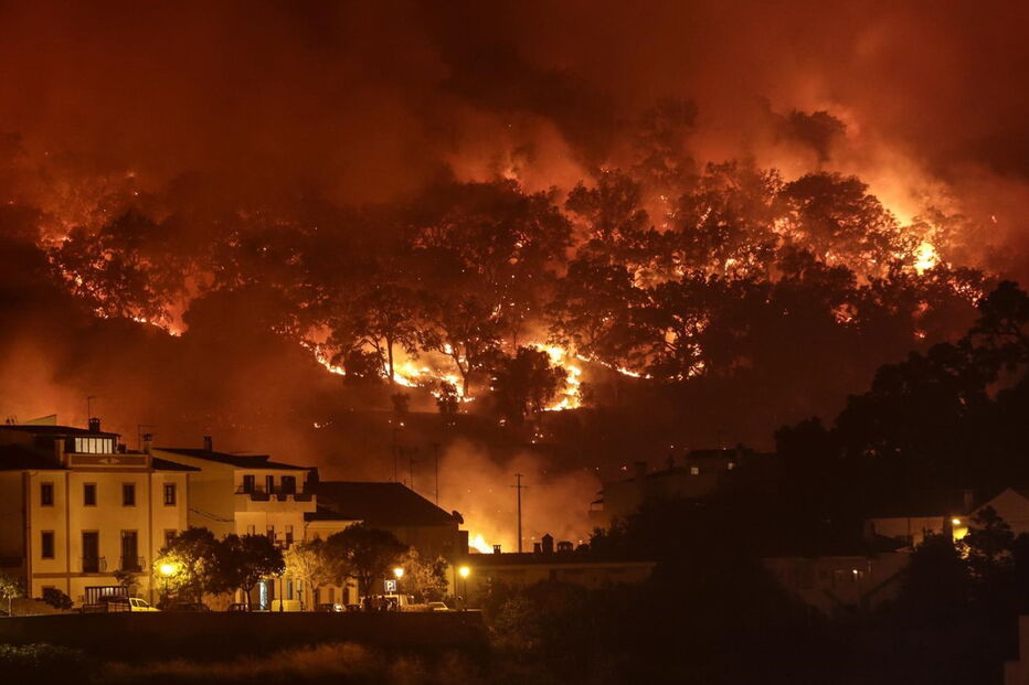 As imagens do inferno das chamas de Monchique que já chegaram à vila