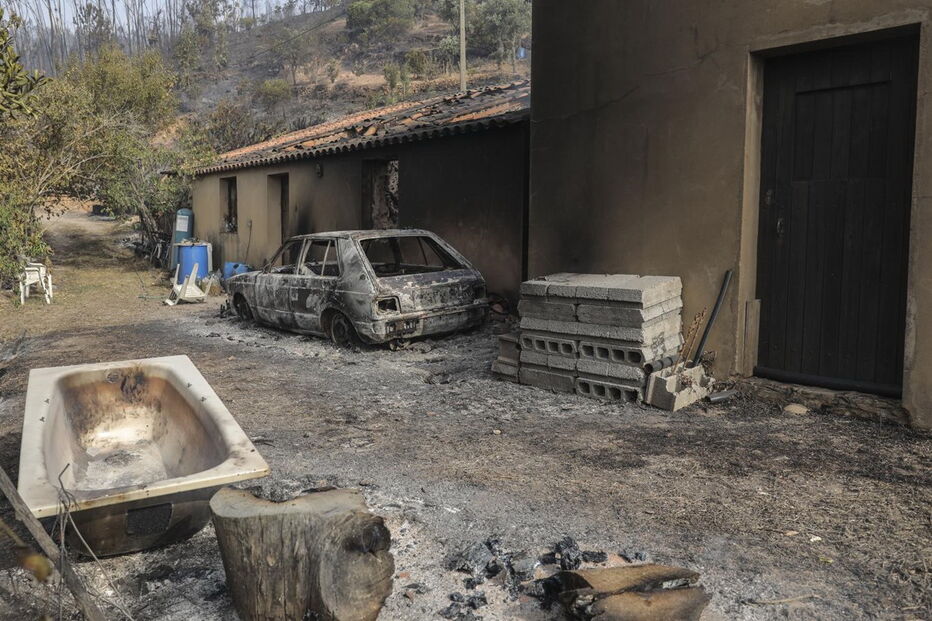 O rasto de destruição deixado pelas chamas em Monchique