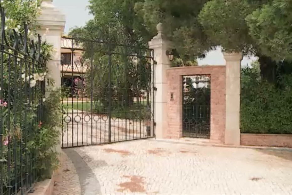 Inglesa Christine Yates foi morta pelo filho, Louis Yates, na casa onde viviam, em Lagoa