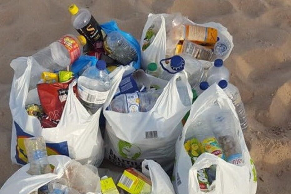 Vídeos mostram lixo em praias e ruas de Cascais