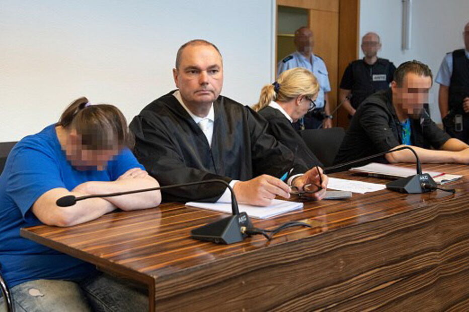 Casal condenado a prisão por vender filho a pedófilos na Internet