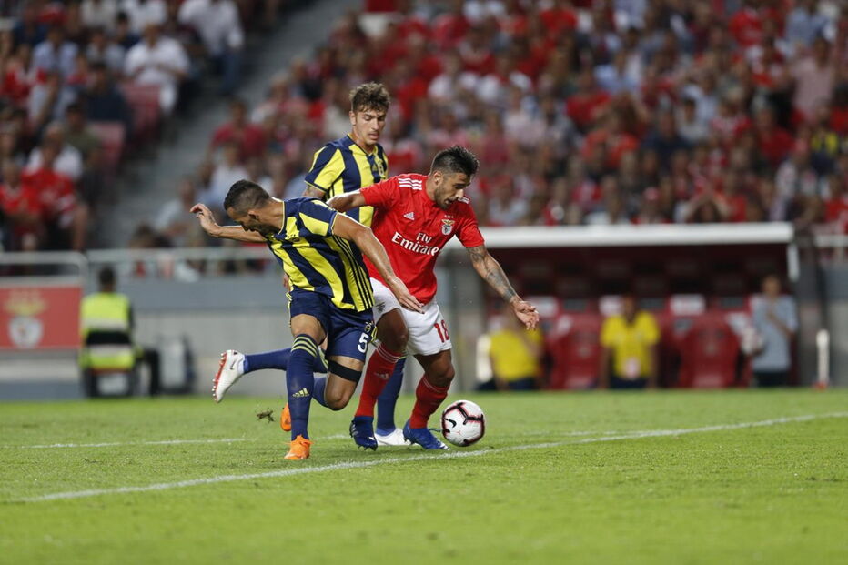 Salvio em ação no Benfica Fenerbahçe