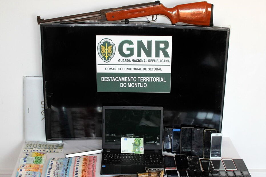 Material apreendido a traficantes no Montijo