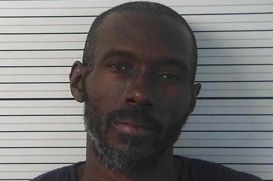 Polícia resgata 11 crianças de caravana e encontra restos mortais de menino