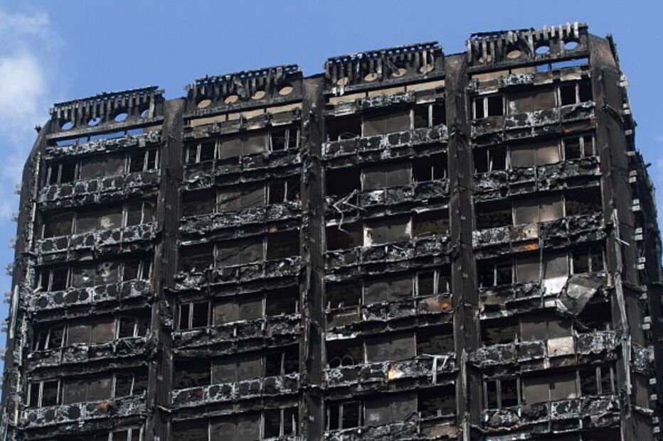 Incêndio na torre Grenfell ocorreu a 14 de junho de 2017, num prédio de 24 andares no North Kensington, em Londres, Inglaterra