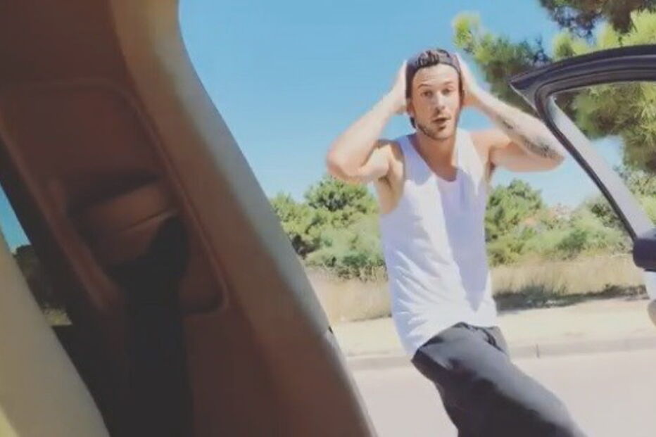 David Carreira sai do carro em andamento em estrada movimentada