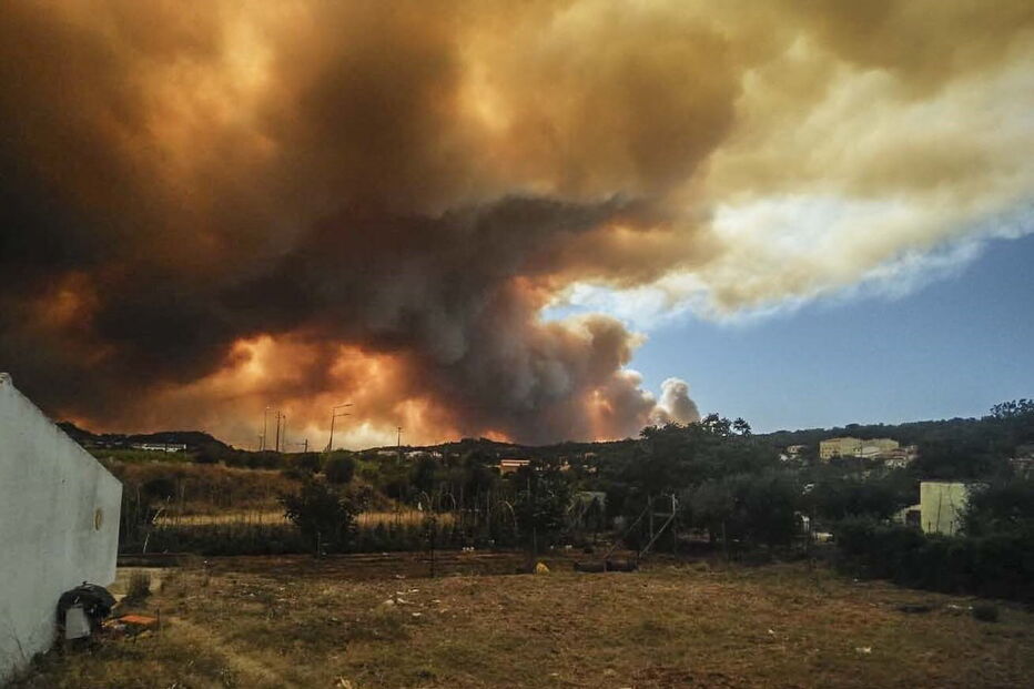 Fogo descontrolado em Silves 