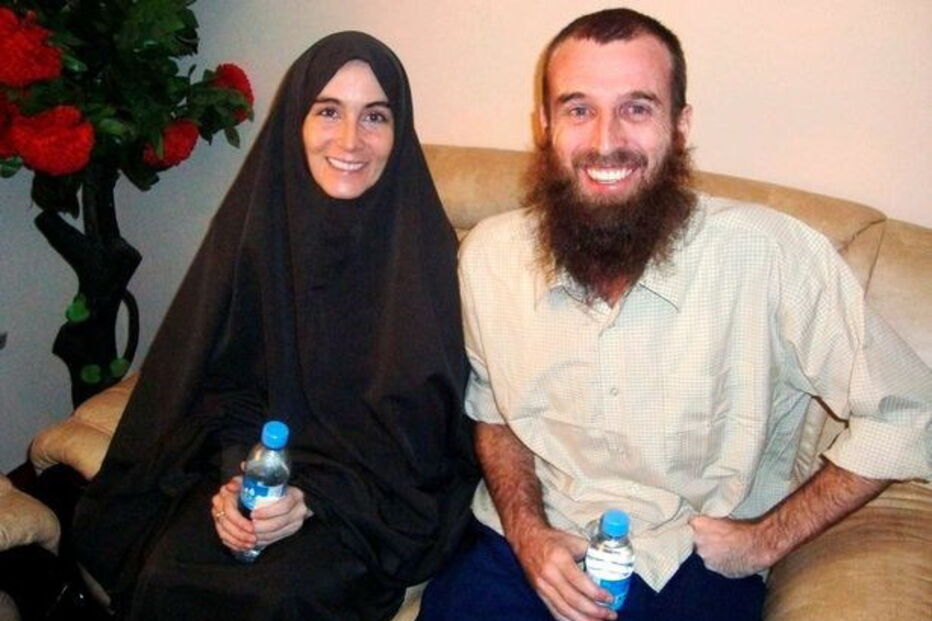 Amanda e Nigel logo após serem libertados na Somália