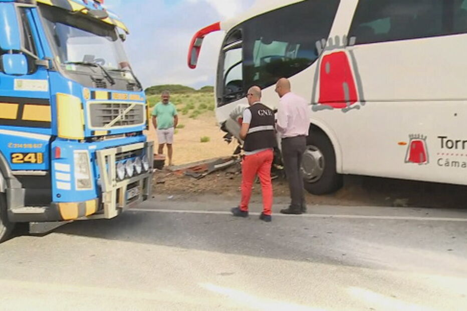 Acidente com autocarro em Sintra faz três feridos