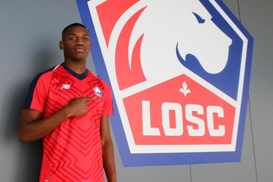 Rafael Leão na apresentação como jogador do Lille