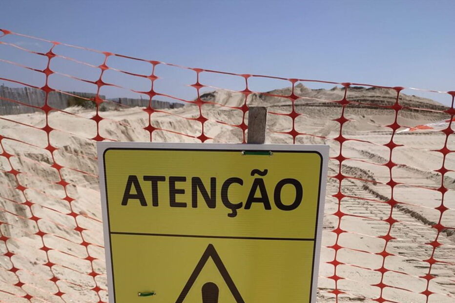 Obras em curso na praia da Fuseta-Mar