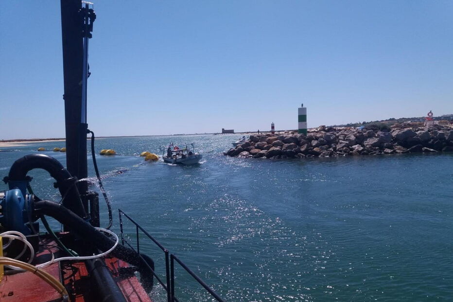 Obras em curso na praia da Fuseta-Mar