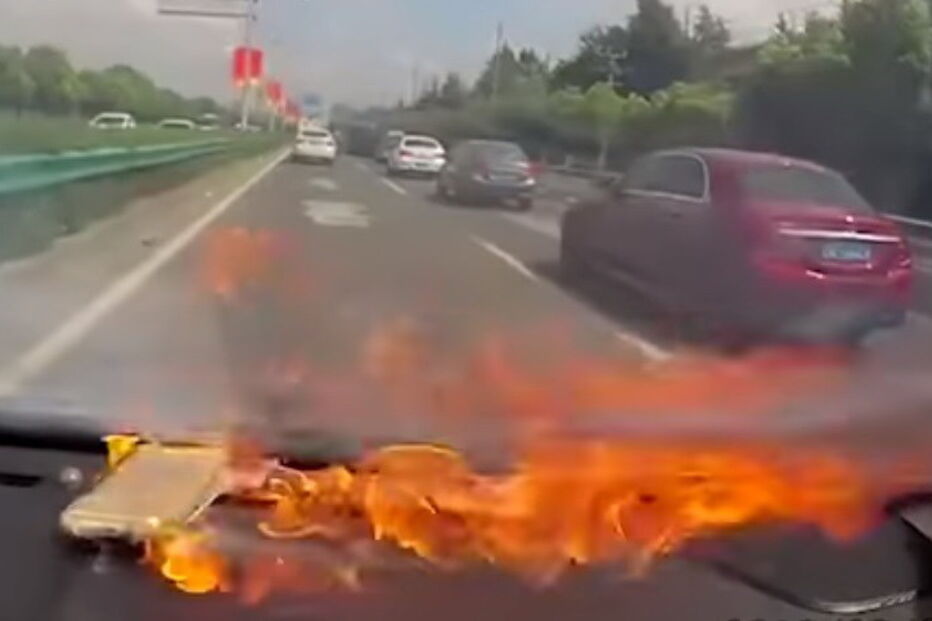 Vídeo mostra iphone a explodir enquanto mulher conduzia
