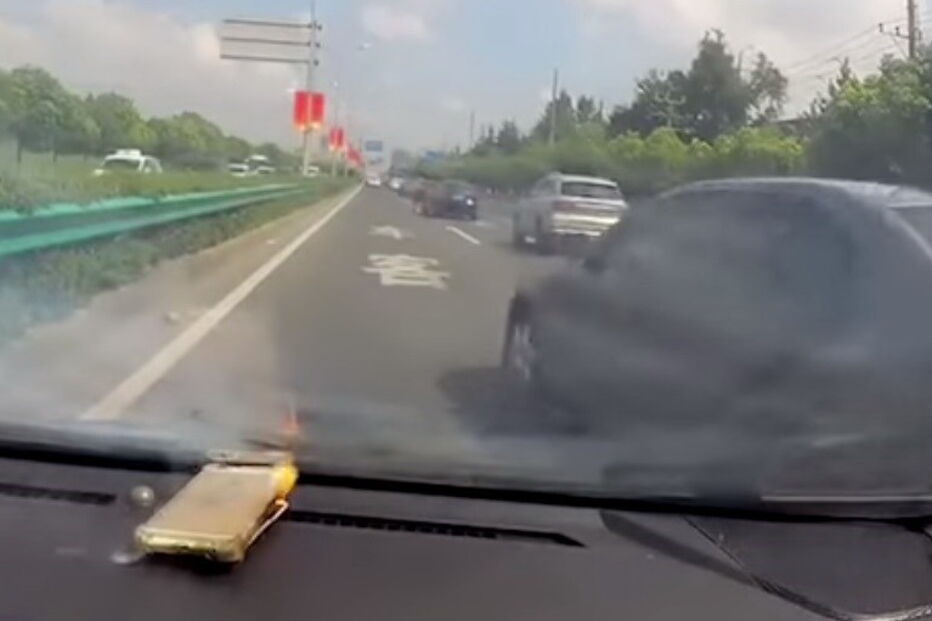 Vídeo mostra iphone a explodir enquanto mulher conduzia