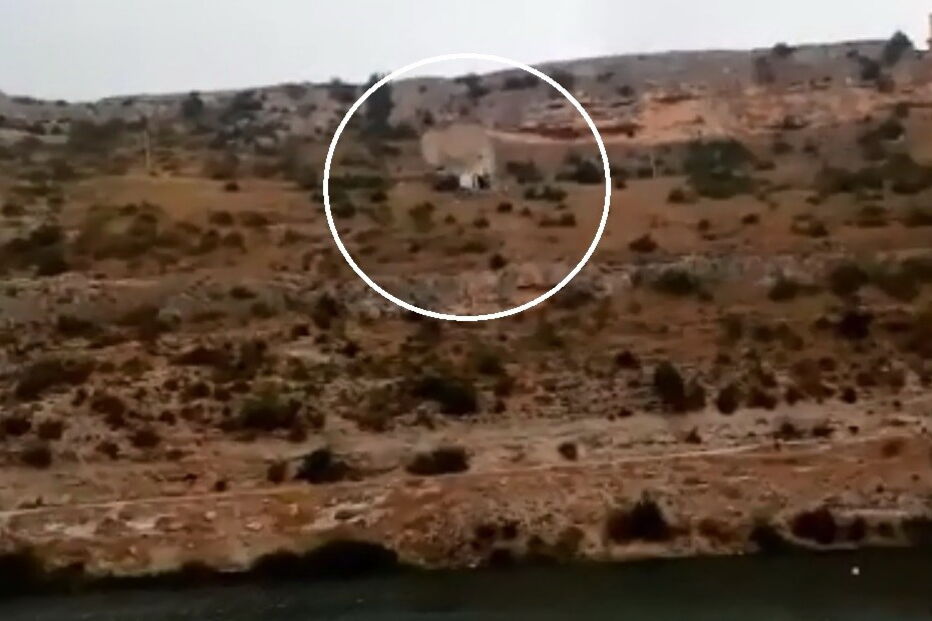 Mulher morre em queda de carro em ravina