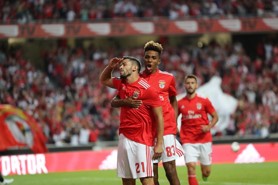 Pizzi faz o 'hat-trick' na primeira parte do jogo entre Benfica e V. de Guimarães
