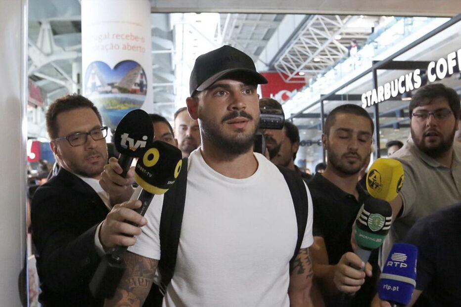 Stefano Sturaro chegou esta sexta-feira a Lisboa e disse estar “muito feliz” 