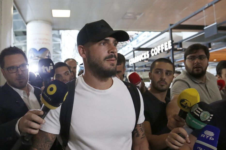 Stefano Sturaro chegou esta sexta-feira a Lisboa e disse estar “muito feliz” 