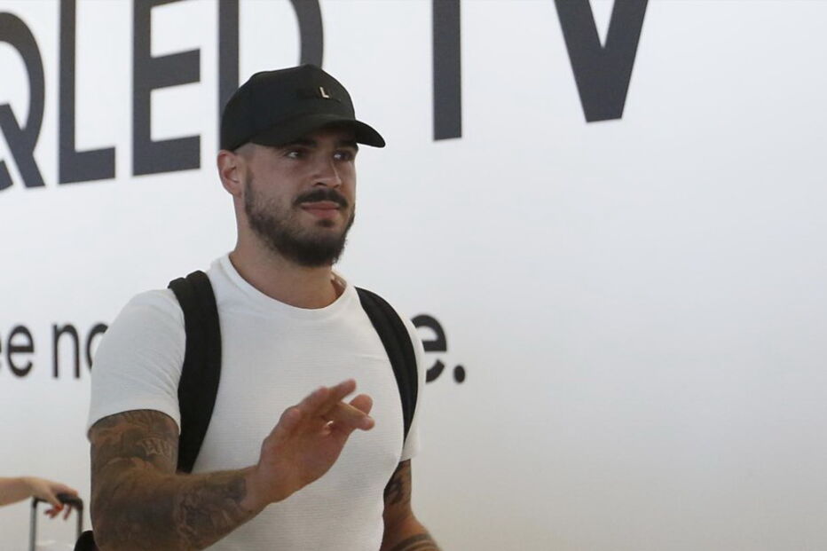 Stefano Sturaro chegou esta sexta-feira a Lisboa e disse estar “muito feliz” 