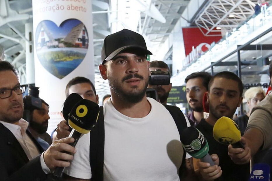 Stefano Sturaro chegou esta sexta-feira a Lisboa e disse estar “muito feliz” 