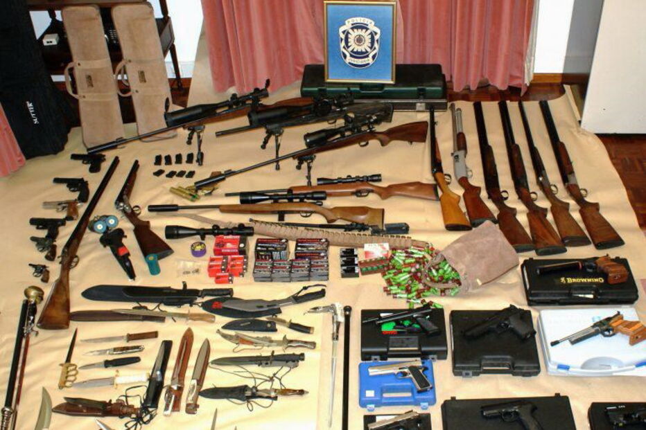 Apreendidas diversas armas    