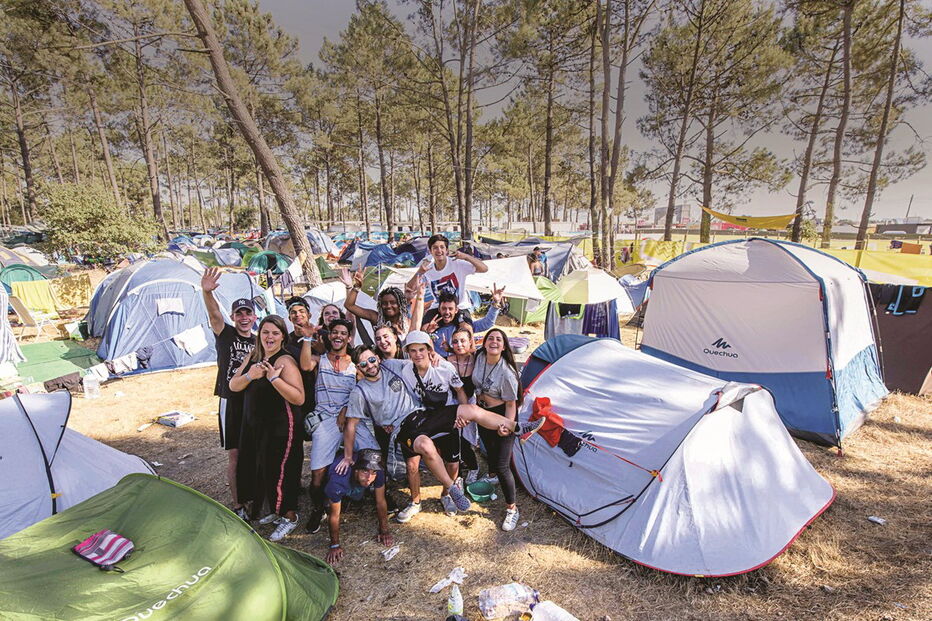 Milhares estão a acampar esta semana na Herdade da Casa Branca, recinto do festival 