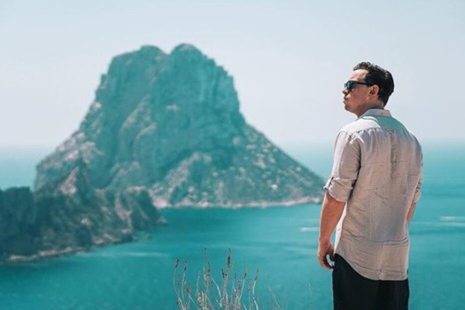 Hardwell é um DJ e produtor musical de progressive e electro house holandês
