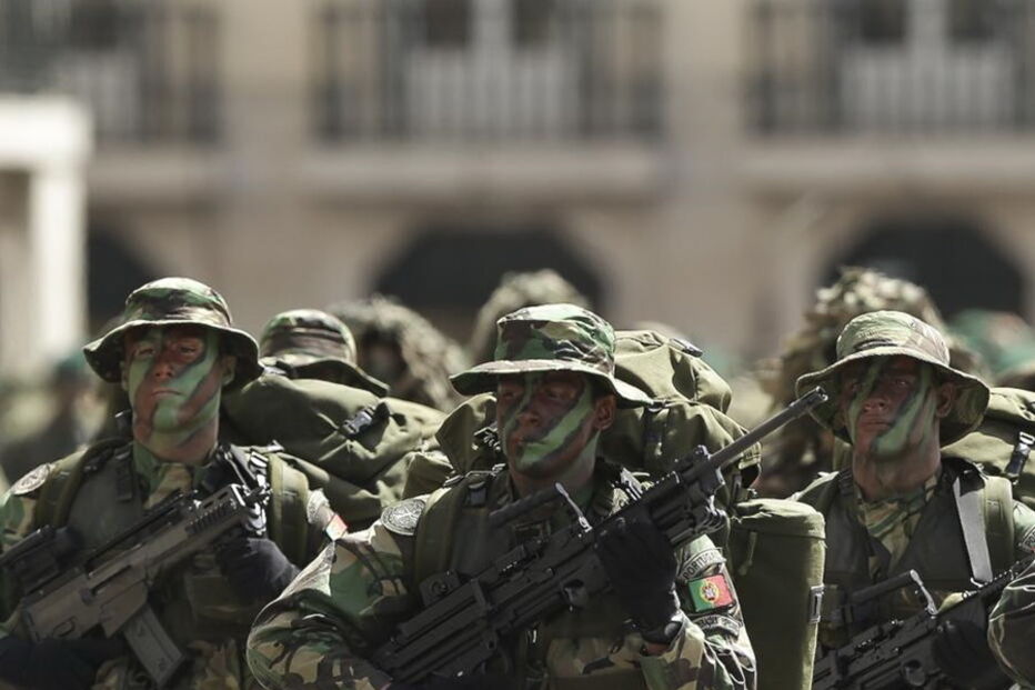 Serviço militar obrigatório esteve em vigor até setembro de 2004.