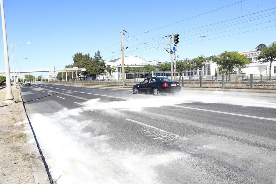 Acidente com três carros faz seis feridos em Lisboa