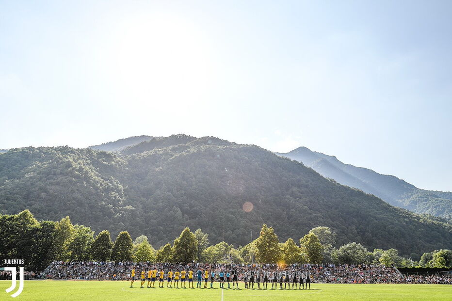 Ronaldo leva pequena vila à loucura