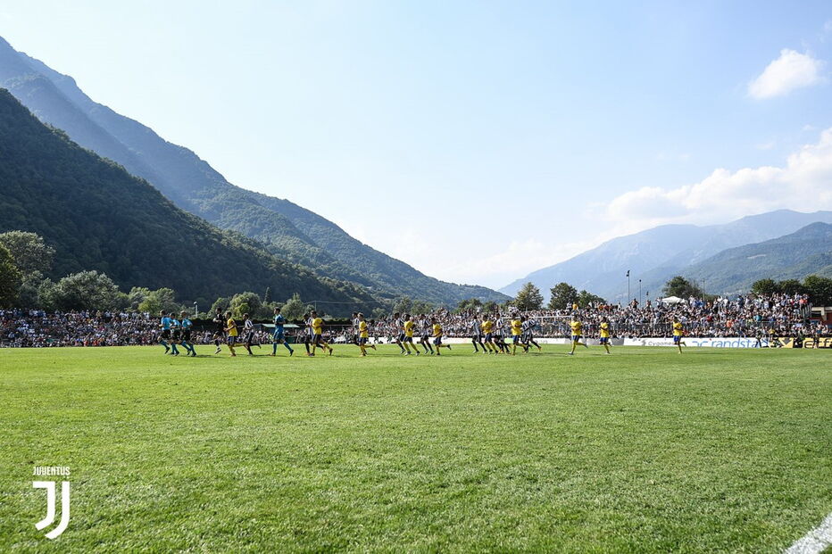 Ronaldo leva pequena vila à loucura