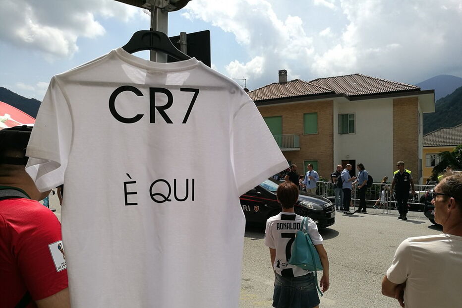 Ronaldo leva pequena vila à loucura