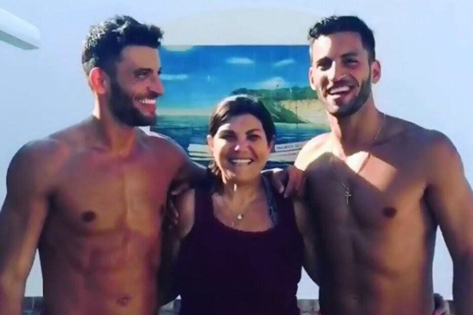Dolores Aveiro com Jonathan e Kevin Sampaio	