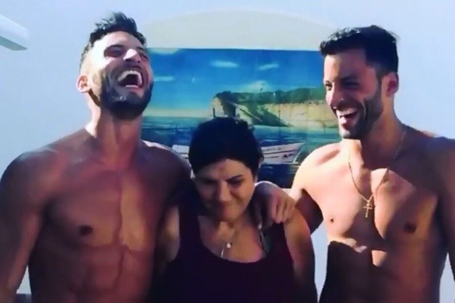 Dolores Aveiro com Jonathan e Kevin Sampaio	
