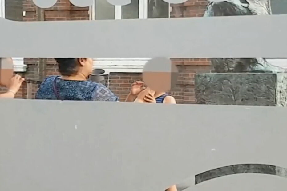 Momento foi captado do interior de um restaurante em Londres