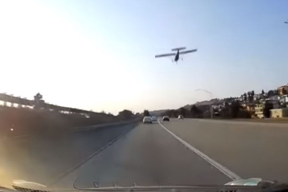Avião aterra de emergência em autoestrada