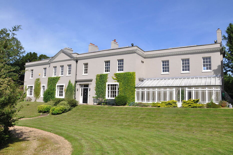 Mansão milionária vendida a rifas