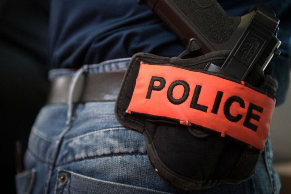 Polícia, xxx
