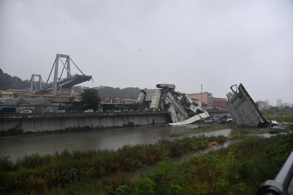 Ponte colapsa em Génova 