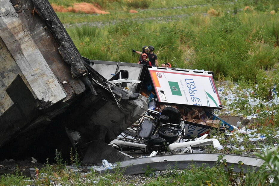 Ponte colapsa em Génova 