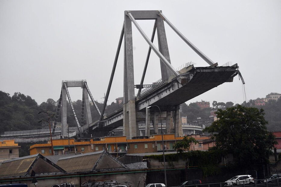 Ponte colapsa em Génova