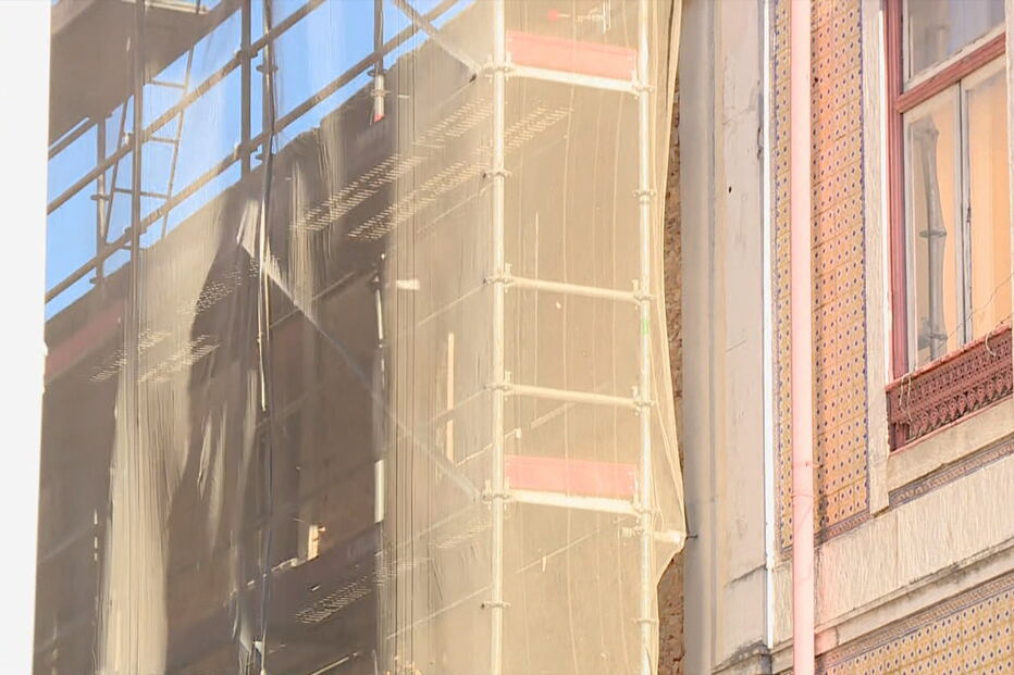 Homem soterrado em desabamento de prédio em Lisboa