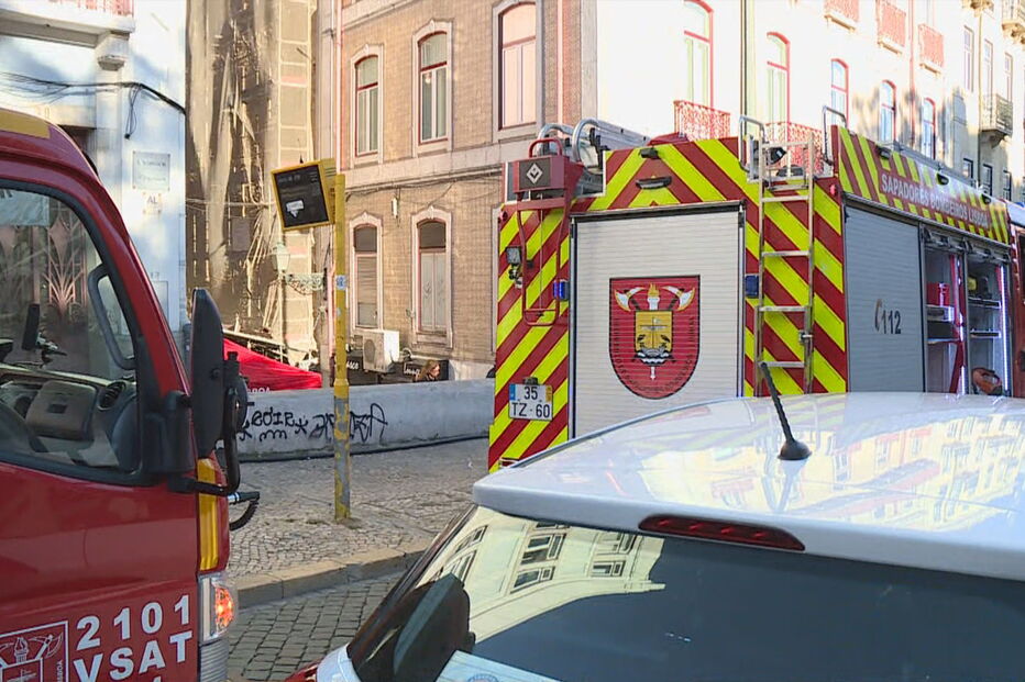 Homem soterrado em desabamento de prédio em Lisboa