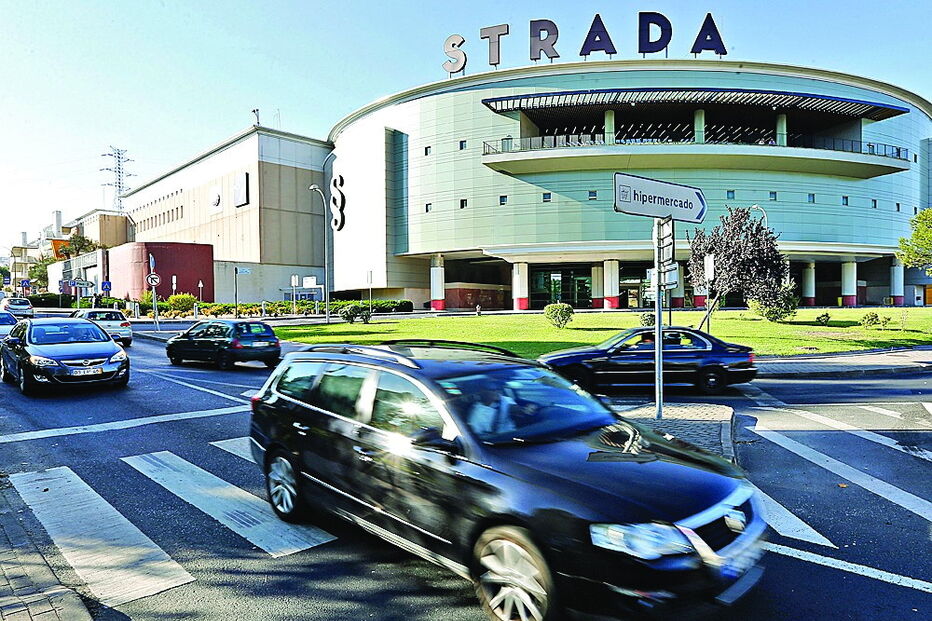 Uma das entradas do Strada não permite o acesso a pessoas com mobilidade reduzida  