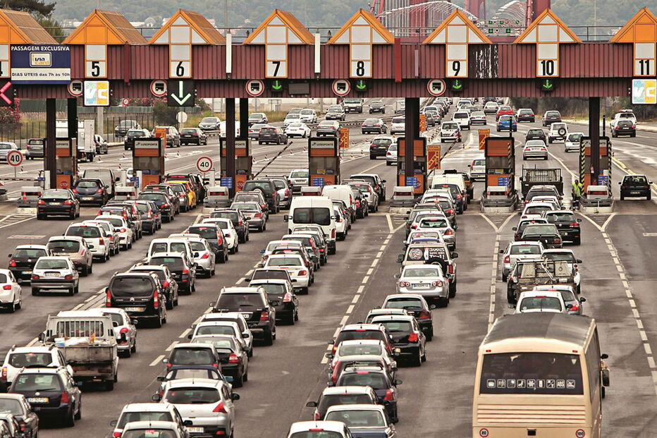 Aumento da circulação contribui para os 1035 milhões de euros de receitas obtidas pelas 21 concessões rodoviárias, que gerem quase três mil quilómetros de autoestradas