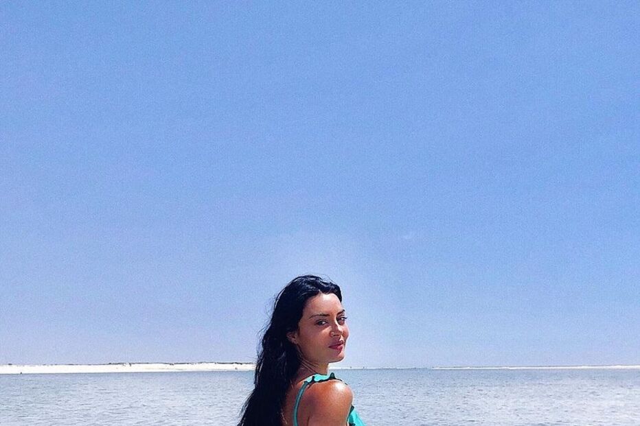 Diana Monteiro arrasa em biquíni