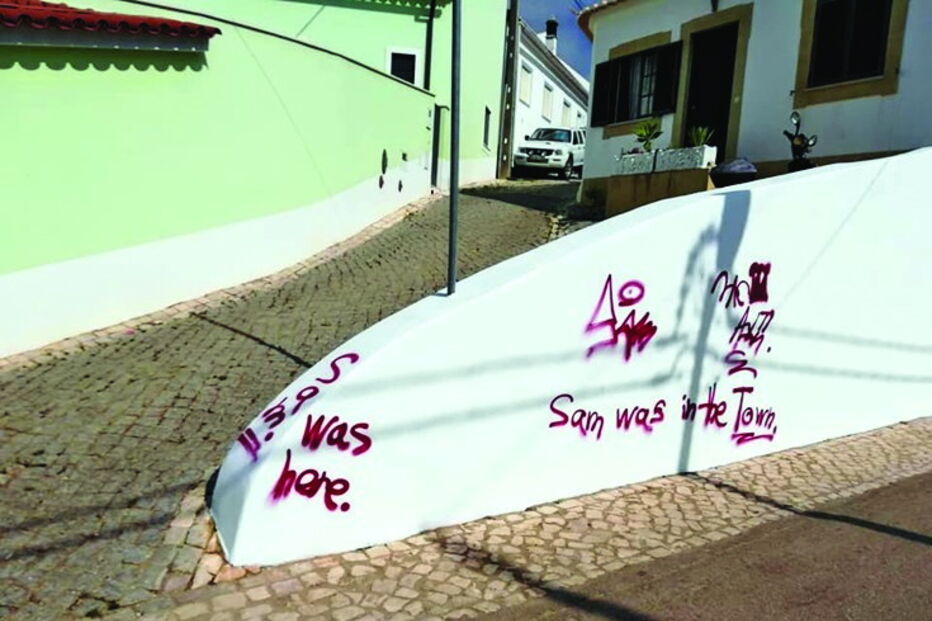 Vandalismo com graffitis em Vila do Bispo